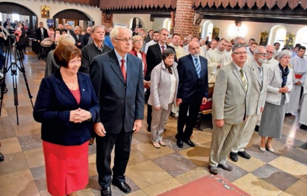 Osoby, którym bp Wiesław odczytał i wręczył listy wyrażające
wdzięczność za powołanie do istnienia Domowego Kościoła w Toruniu