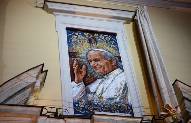 Odsłonięcie mozaiki św. Jana Pawła II w Oknie Papieskim
