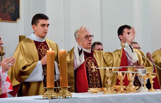 Mszy św. przewodniczył abp Wiktor Skworc, metropolita katowicki