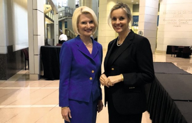 Monika Jabłońska (z prawej) i ambasador USA przy Stolicy Apostolskiej w Watykanie Callista Gingrich