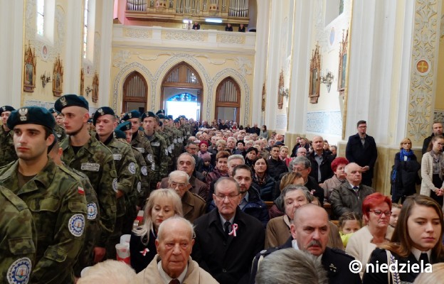 Podczas Mszy św. z okazji 100.rocznicy odzyskania niepodległości w kościele św. Stanisława w Myszkowie