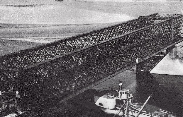 Zniszczony most Kierbedzia