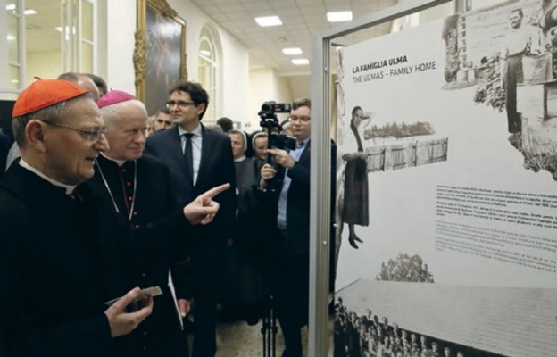 Zwiedzanie wystawy
poświęconej
rodzinie Ulmów