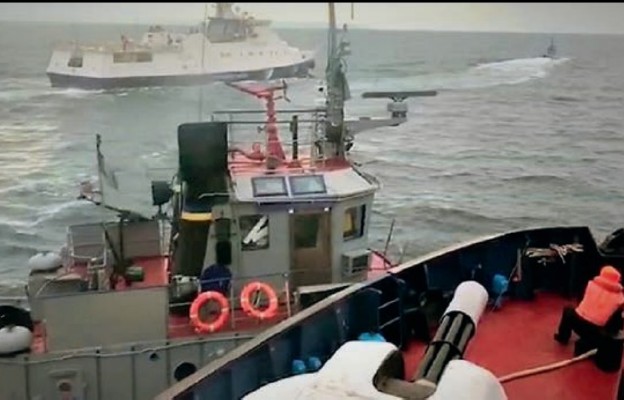Moment taranowania ukraińskiego okrętu patrolowego przez Rosjan
w Cieśninie Kerczeńskiej