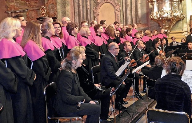 W jubileuszowym koncercie chór wystąpił z orkiestrą Trybunału Koronnego