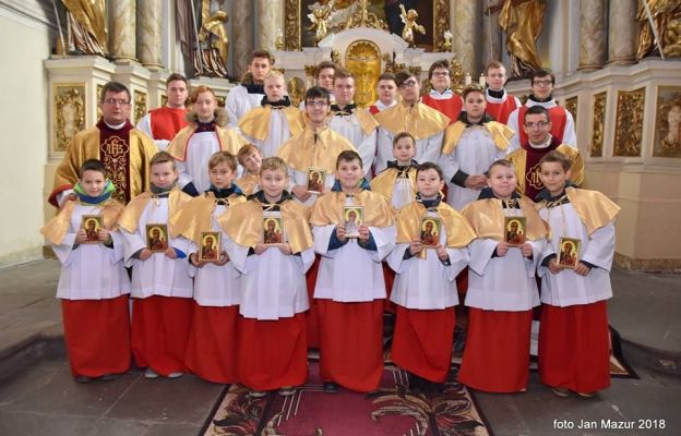 W parafii Wniebowzięcia NMP w Żaganiu pod koniec listopada do grona ministrantów włączono dziewięciu chłopców. 