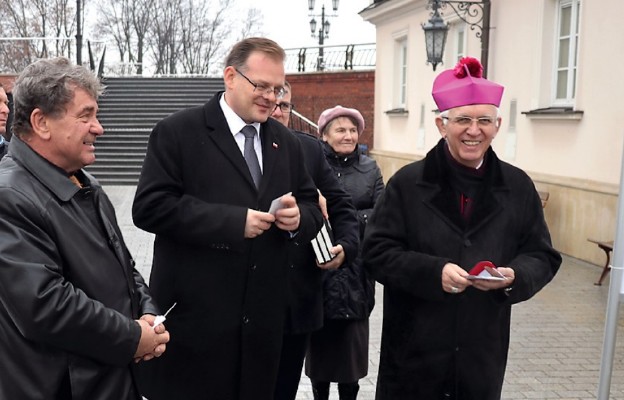 Na Jasnej Górze abp Wacław Depo otrzymał medal „Pro Bono Poloniae” i otworzył wystawę biżuterii patriotycznej
