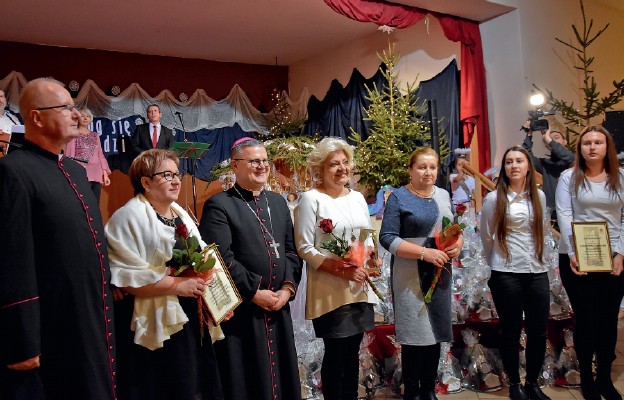 Laureaci „Cor Bonum” z bp. Wiesławem Śmiglem i ks. prał. Danielem Adamowiczem