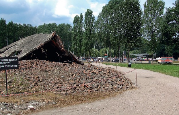 Zburzone przez Niemców krematoria w Auschwitz Birkenau