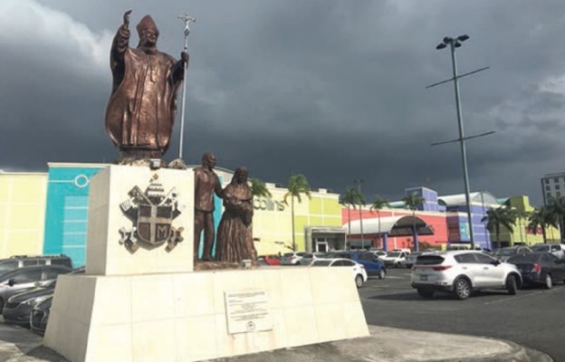 Pomnik św. Jana Pawła II w Panamie