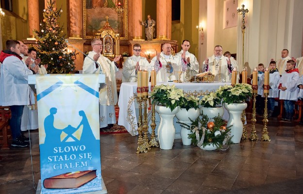 Eucharystii przewodniczy bp Tadeusz Pikus