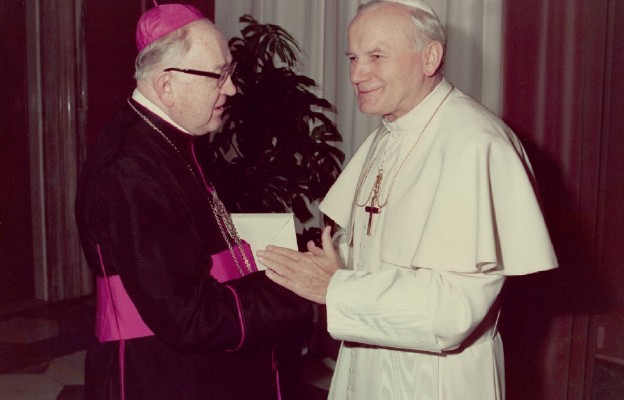 Jan Paweł II w liście do bp. Pluty napisał: „Dziękuję Duchowi Świętemu za to, że Biskup Gorzowski jest człowiekiem wielkiej modlitwy, życia wewnętrznego, nieustającego dojrzewania w łasce”