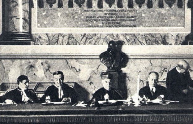 Historyczny moment podpisania Traktatów Laterańskich
