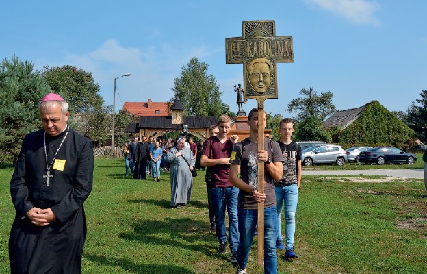 Młodzi z KSM-u z bp. Janem Piotrowskim