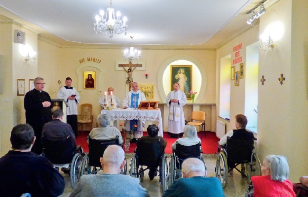 Mszy św. przewodniczył bp Marek Mendyk, a wszystkich przybyłych na uroczystość powitał dyrektor diecezjalnej Caritas ks. Robert Serafin