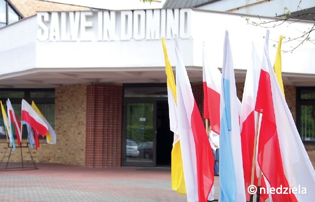 Nad wejściem głównym częstochowskiego seminarium widnieje napis: „Salve in Domino” – Witaj w Panu