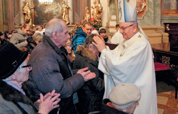 Sakrament namaszczenia chorych umacnia w cierpieniu