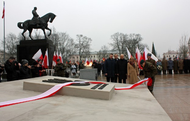 Pomniki Nieznanego Żołnierza i Marszałka Piłsudskiego na pl. Litewskim