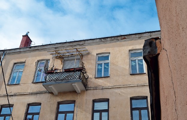 Balkon w tej kamienicy to dawne mieszkanie G. Herlinga-Grudzińskiego