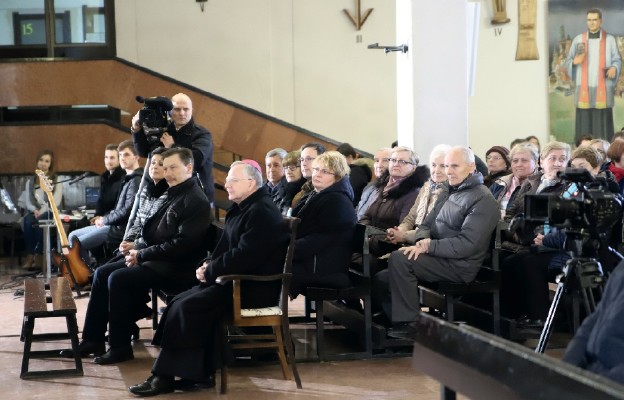 Uczestnicy marcowych Dialogów wypełnili kościół w Nowej Hucie