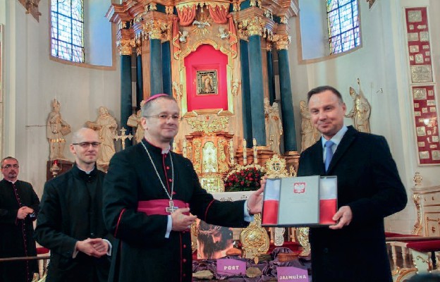 Flaga od Prezydenta będzie odtąd zawieszona w rokitniańskej bazylice