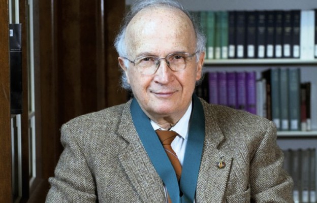 Roald Hoffmann ze Złotym Medalem Amerykańskiego Instytutu Chemików,
przyznanym w 2006 r. w Fundacji Dziedzictwa Chemicznego