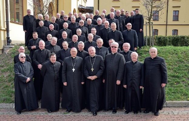 Wspólnota kapłanów przeżywających rekolekcje