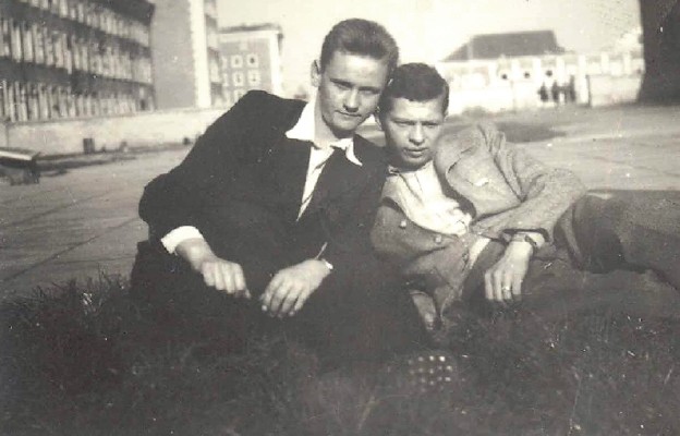 Aleksander Szymański (od lewej), Norymberga 1945 r.