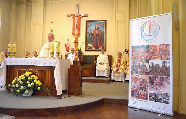 Aktywność dzieci komunijnych na rzecz misji to także zaangażowanie
w Misyjne Dzieła Diecezji Kieleckiej