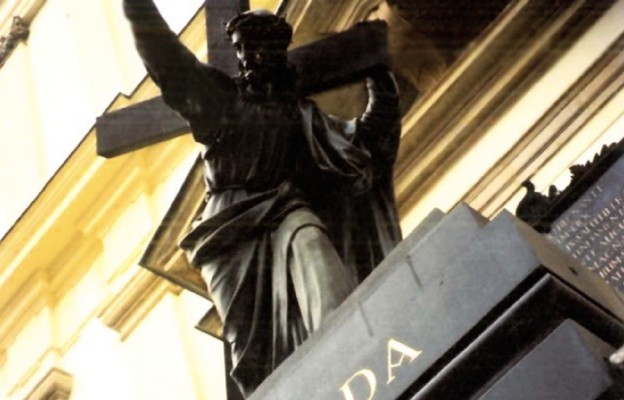 Sursum Corda – figura Chrystusa
przed kościołem Świętego Krzyża
w Warszawie