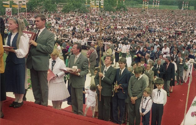 Koronacja z 1989 r. zgromadziła ponad 100 tys. pielgrzymów