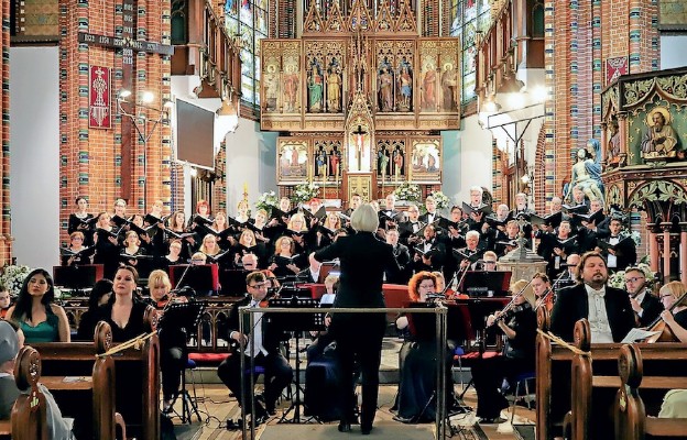 Solistami koncertu byli: Alejandra Vazquez – sopranistka z Meksyku, Sylwia Złotkowska – alt, Rafał Majzner – tenor oraz Piotr Lempa – bas