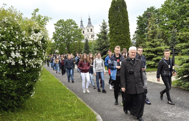 Pomagając innym, pomagamy sobie