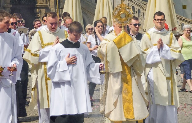 Procesja w mieście Wydarzenia Eucharystycznego