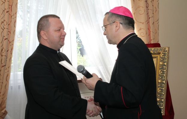 Bp Tadeusz Lityński wręczył dekrety 18 czerwca