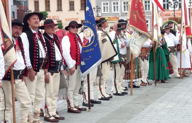 Świętowanie stulecia na żywieckim Rynku