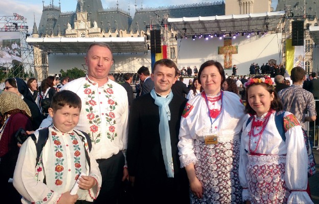 Spotkanie z rodzinami i młodzieżą podczas pielgrzymki papieża Franciszka do Rumunii