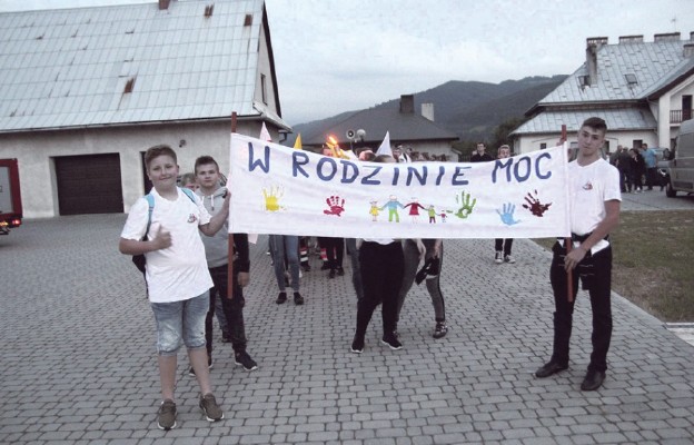 Rodziny chętnie uczestniczyły w wydarzeniu zorganizowanym
przez parafię