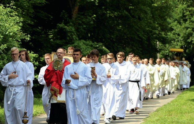 Procesja na rozpoczęcie Mszy św.