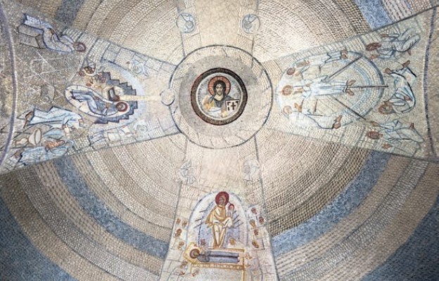 Nieistniejące sklepienie kaplicy – krzyż grecki z Chrystusem
Władcą Wszechświata i scenami historii zbawienia