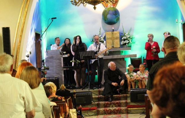 Parafianie podziękowali proboszczowi za wieloletnią posługę w Tuplicach