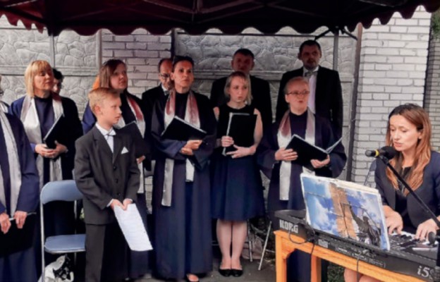 Liturgię uświetnił chór Tibi Mariae pod dyrekcją Małgorzaty Gołuńskiej-Michny