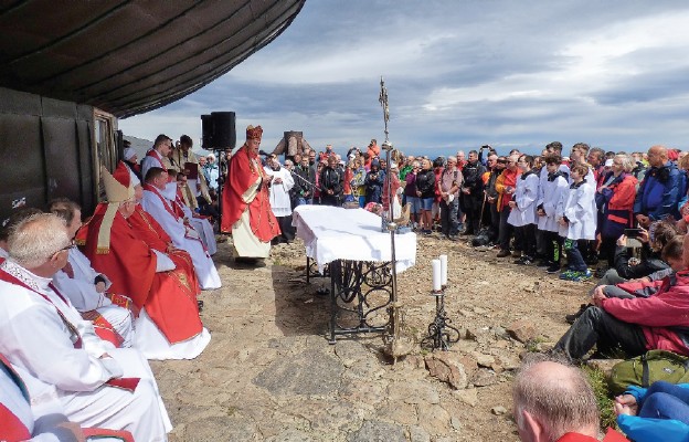Homilię podczas uroczystości odpustowej na Śnieżce wygłosił Biskup legnicki
