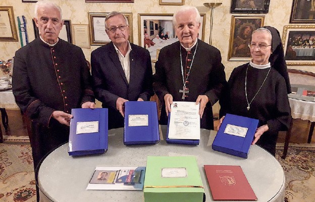 Delegacja z diecezji legnickiej przekazała dokumenty na ręce biskupa Banja Luki