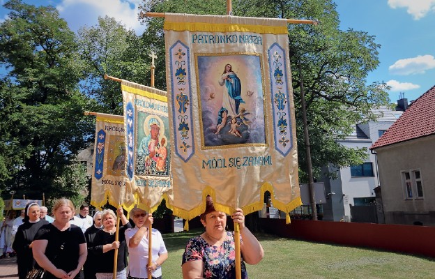 Czym Maryja zasłużyła na chwałę Wniebowzięcia?