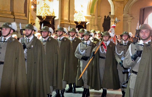 W uroczystości wzięły udział poczty sztandarowe Wojska Polskiego