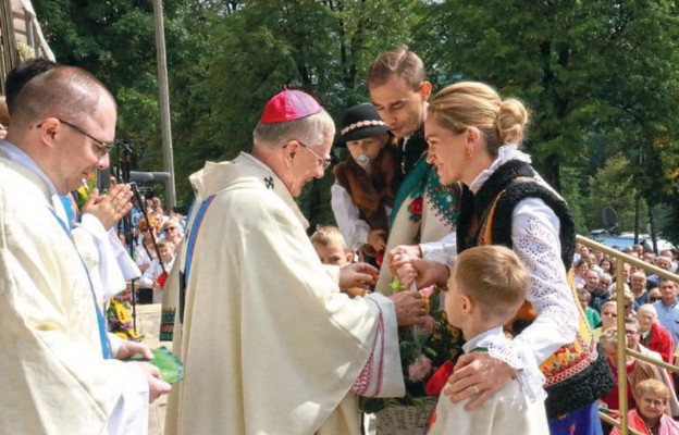 Wśród rodzin, które tak licznie pielgrzymowały do Kalwarii, nie mogło zabraknać górali