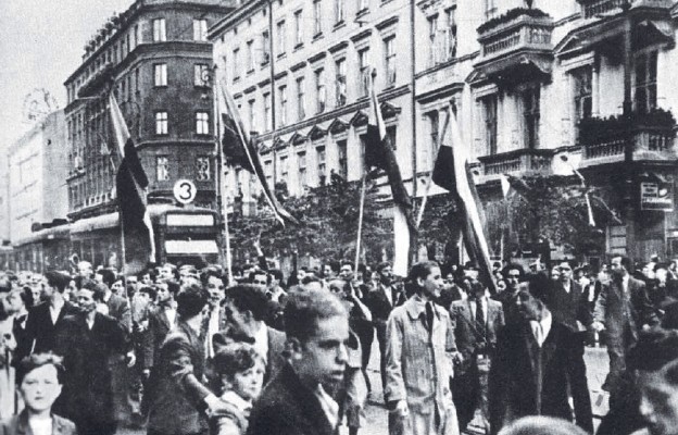 3 września 1939 r. Ulica Marszałkowska w Warszawie.
Manifestacja po wypowiedzeniu wojny III Rzeszy
przez Wielką Brytanię i Francję