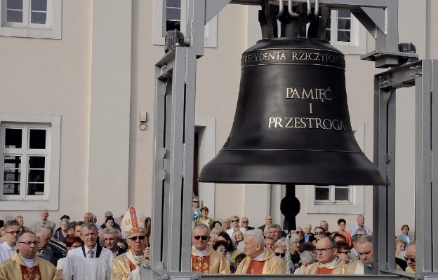 Dzwon „Pamięć i Przestroga” poświęcił abp Wacław Depo