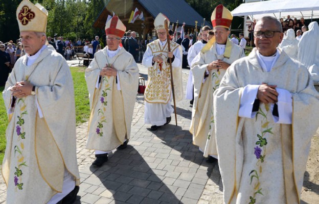 Uroczystości odbywały się z udziałem czterech biskupów